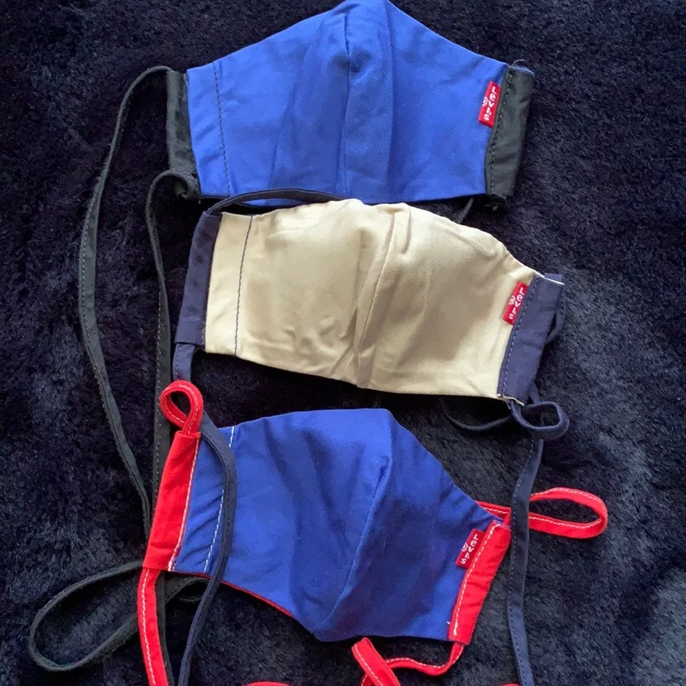 3 reversible Levi’s kids masks
